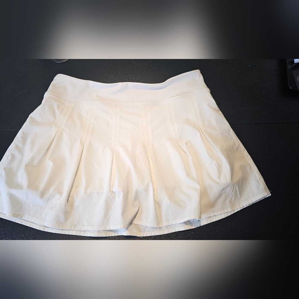 Athleta Skort, Size M White With Back Zipper Pocket